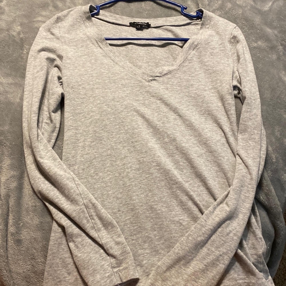 V neck large long sleeve grey shirt